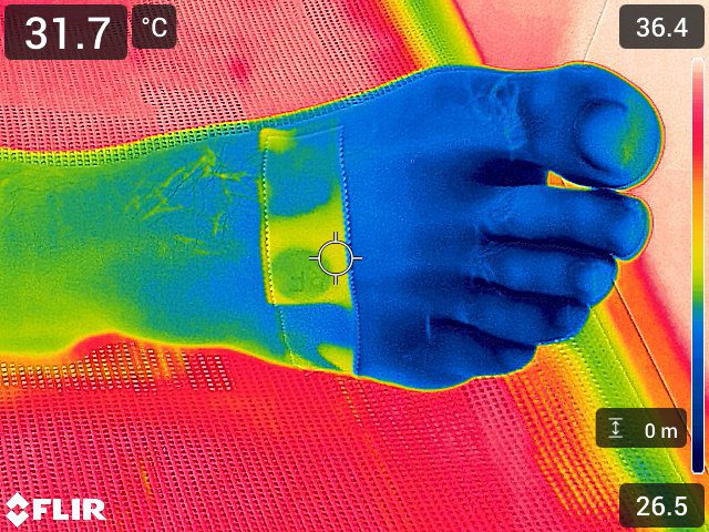 A thermal image shows a human foot during a test of extreme temperatures.